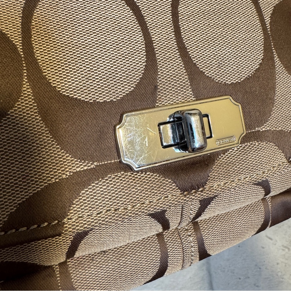 Coach Chelsea Signature Flap #F17798 - Picture 4 of 13